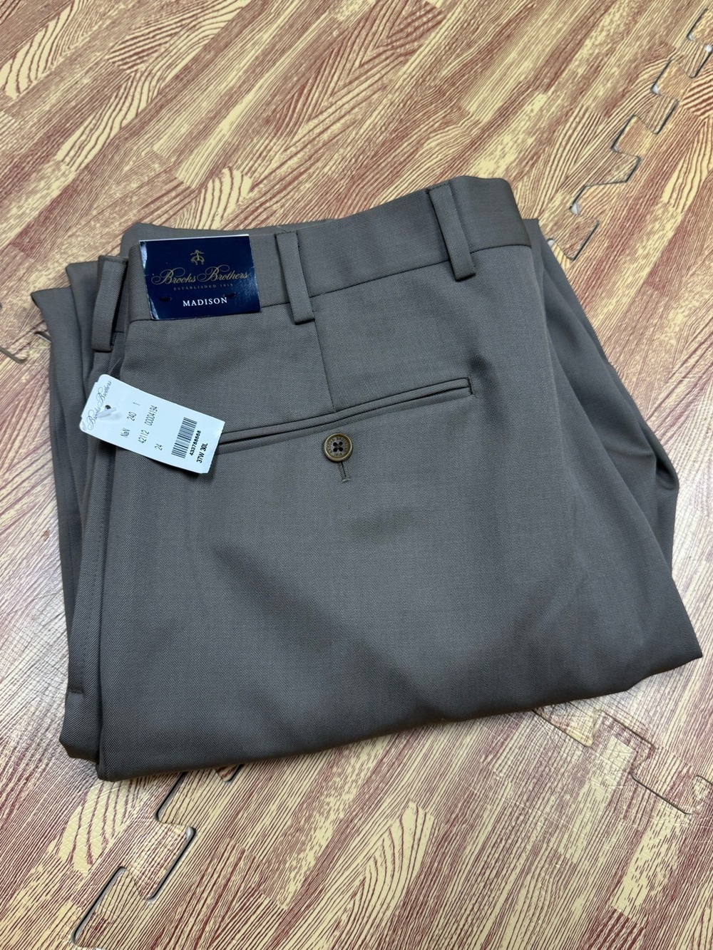 Brooks Brothers Madison Dress Pants Men's Size 37x30 100% Wool Pleated Cuffed